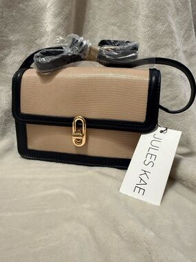 Jules Kae Beige & Black Structured Shoulder Bag NWT Gold Hardware Trendy Purse